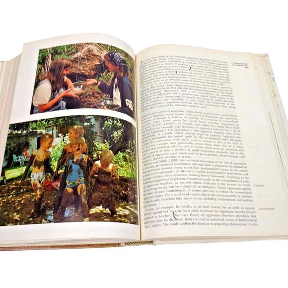 1976 The Cultural Context of Childhood by Ronald Henderson and John Bergan Used - Picture 4 of 11